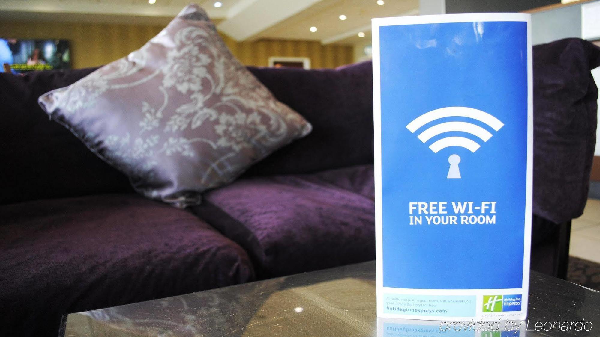 Hotel Holiday Express John Lennon Airport