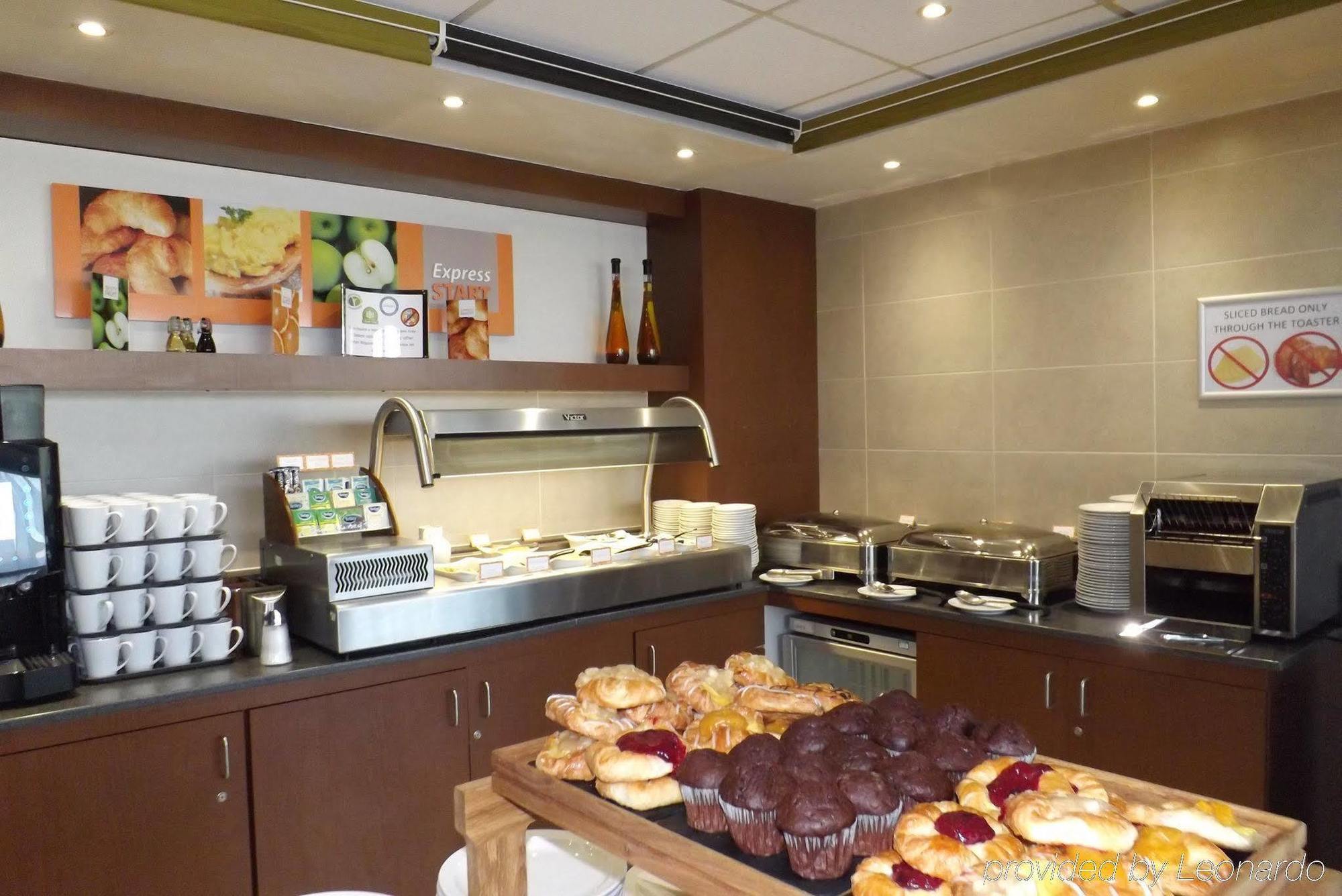 Hotel Holiday Express John Lennon Airport