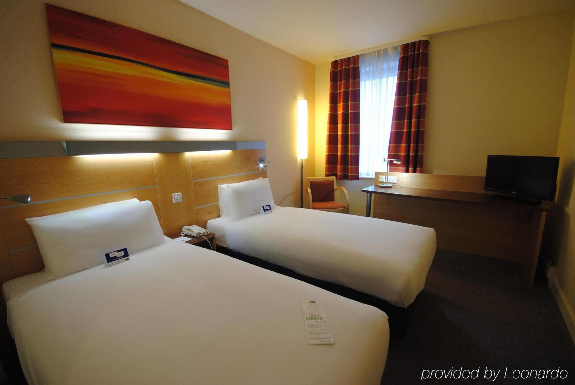 Holiday Express John Lennon Airport Hotel 3*