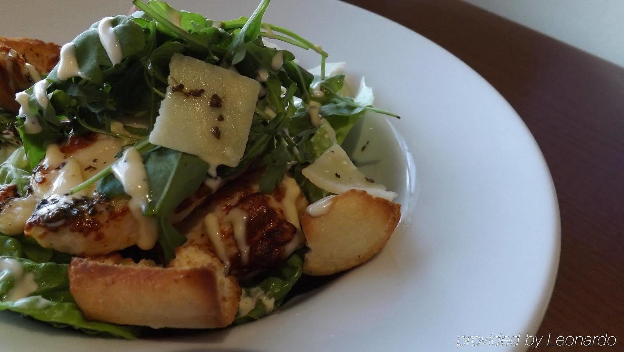 Holiday Express John Lennon Airport Hotel 3*
