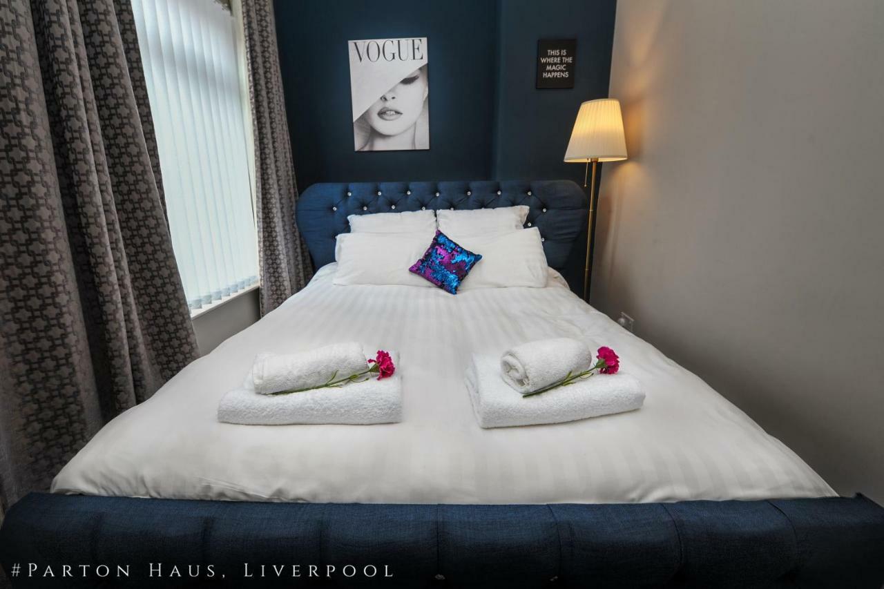 Holiday home 3 Double Bed Brittania Styled Near Lfc Sleeps 6 With Free Business Super Fast Fibre Broadband Liverpool