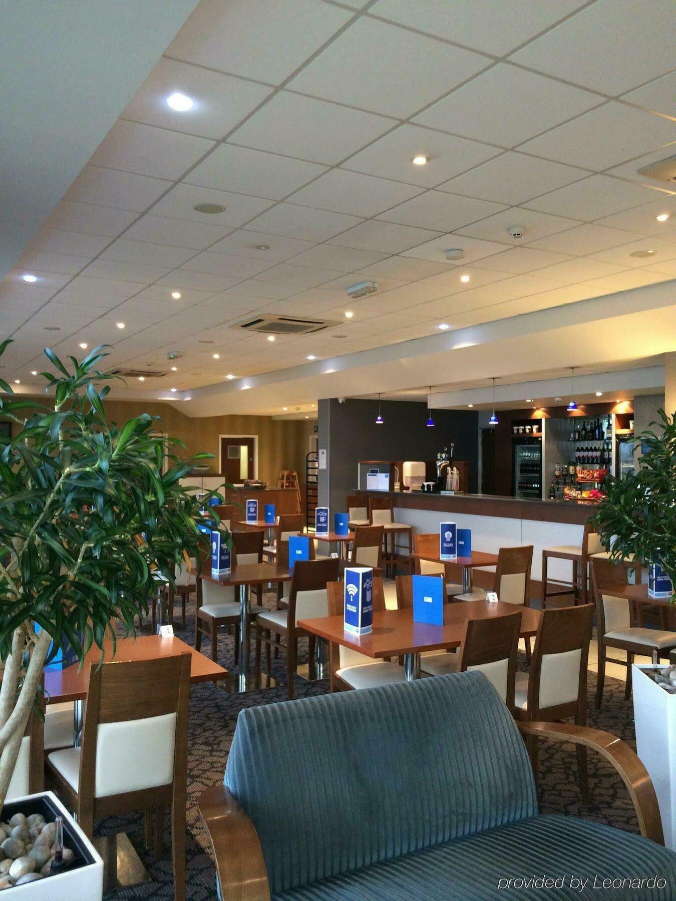 Holiday Express John Lennon Airport 3*