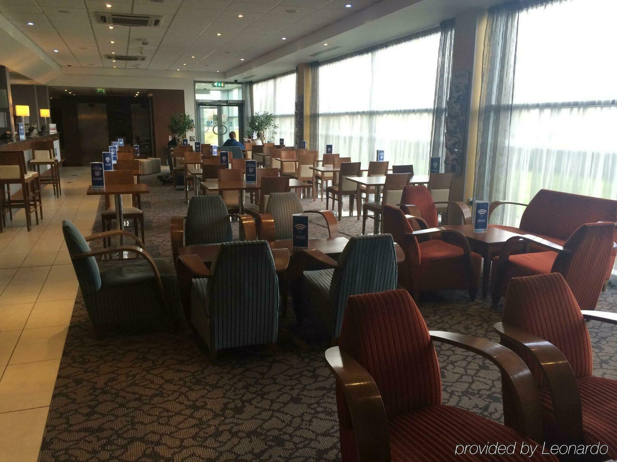 Holiday Express John Lennon Airport Hotel 3*