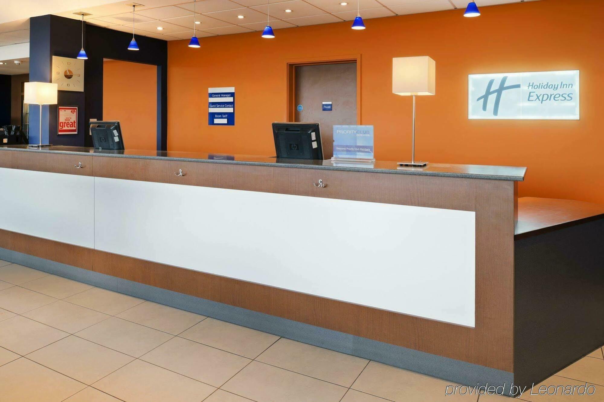 Holiday Express John Lennon Airport Hotel 3*