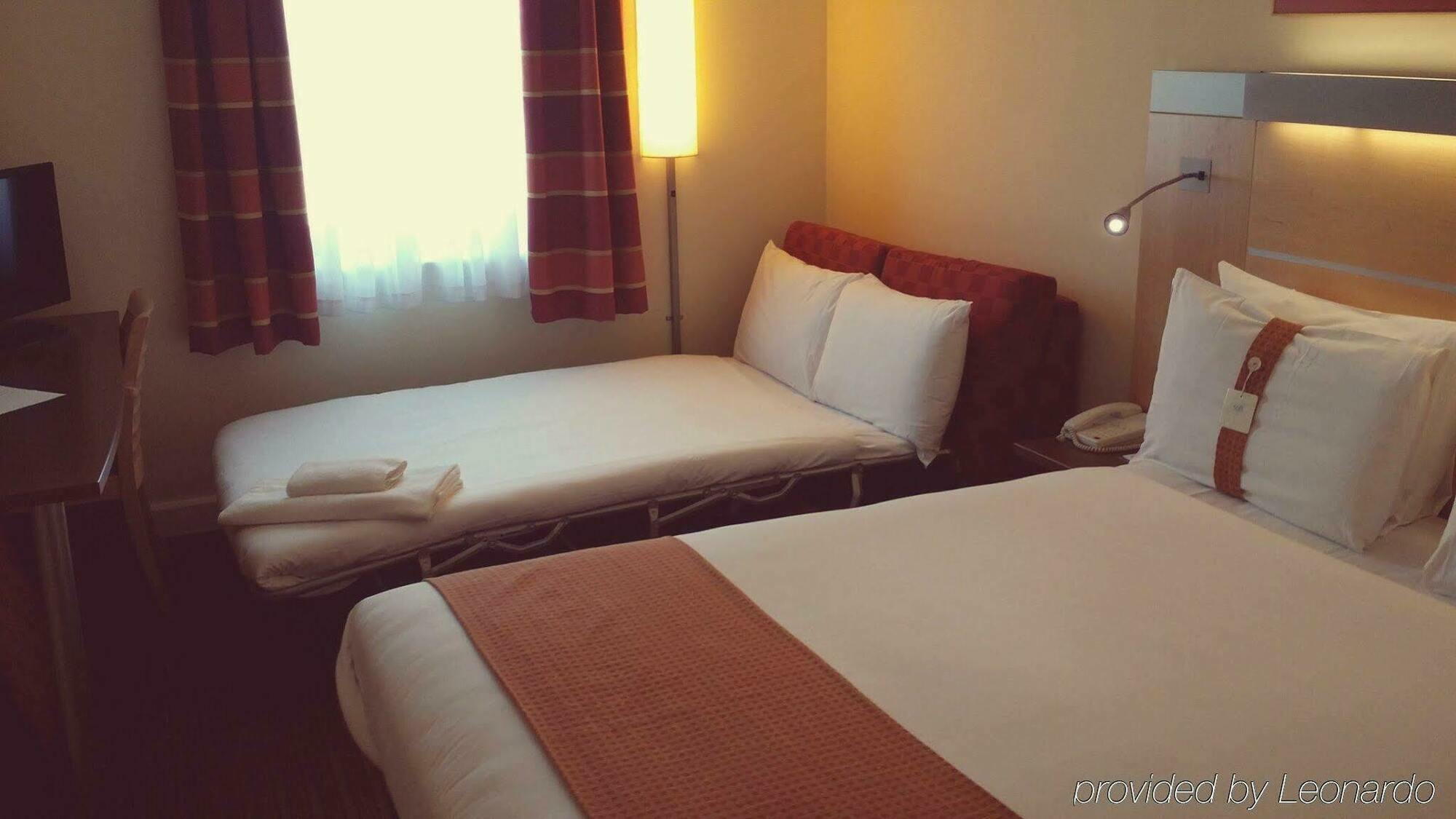 Holiday Express John Lennon Airport Hotel