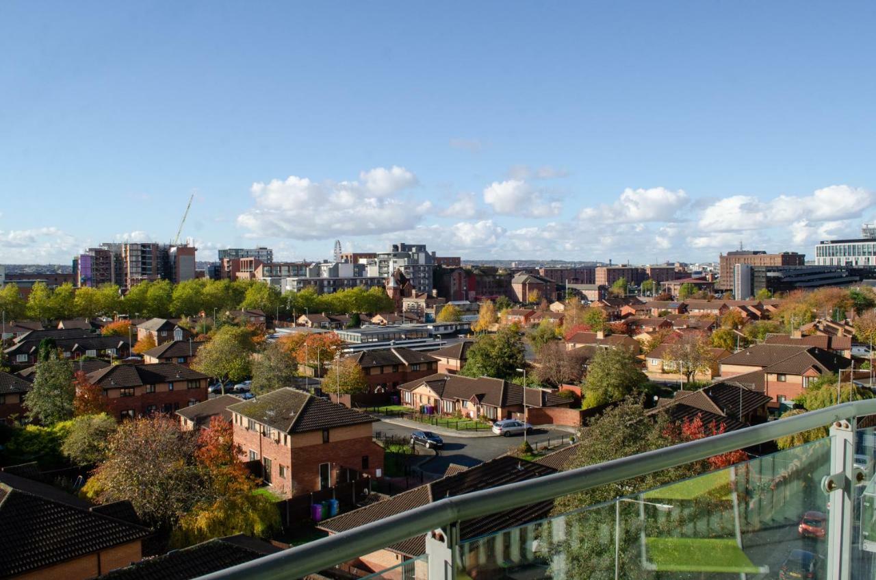 Apartment Serviced In Centre - Free Parking - Balcony - By Happy Days *