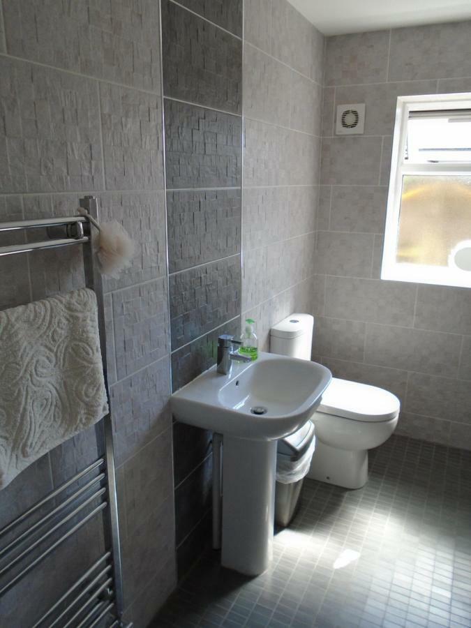 Tea In - Private - Quiet - Ground Floor - En-suite - Walk-in-shower Liverpool