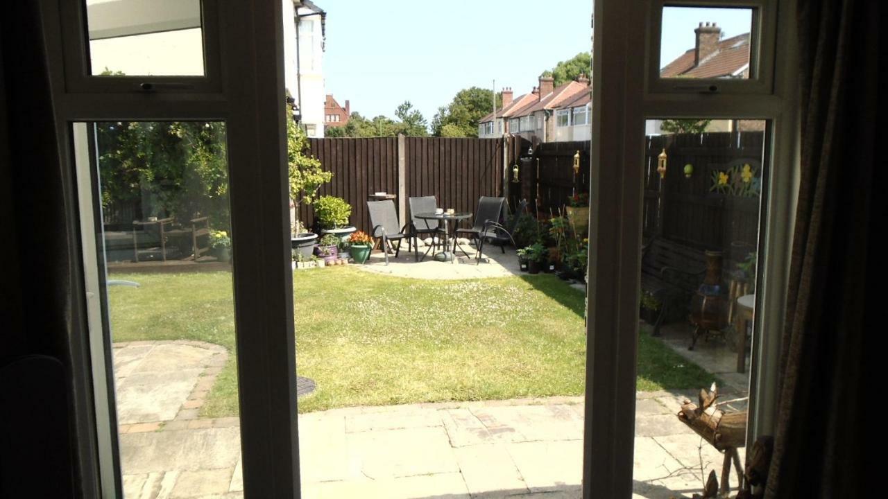 Homestay Tea In - Private - Quiet - Ground Floor - En-suite - Walk-in-shower Liverpool