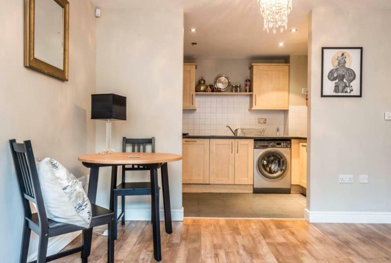 Flat 6, First Floor, Manhattan Place - Centre
