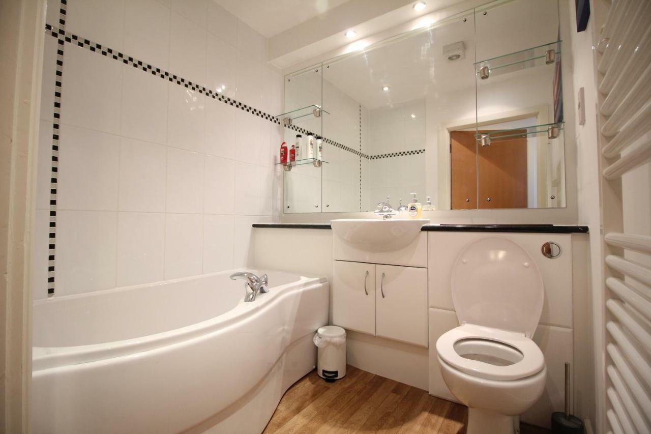 Lovely 2 Bedroomed Near Albert Docks Apartment