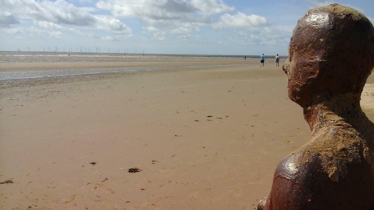 Homestay Tea In - Private - Quiet - Ground Floor - En-suite - Walk-in-shower Liverpool