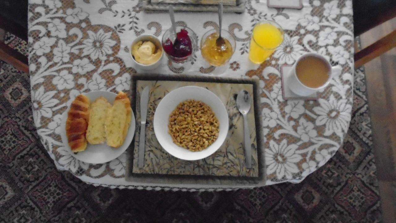 Homestay Tea In - Private - Quiet - Ground Floor - En-suite - Walk-in-shower