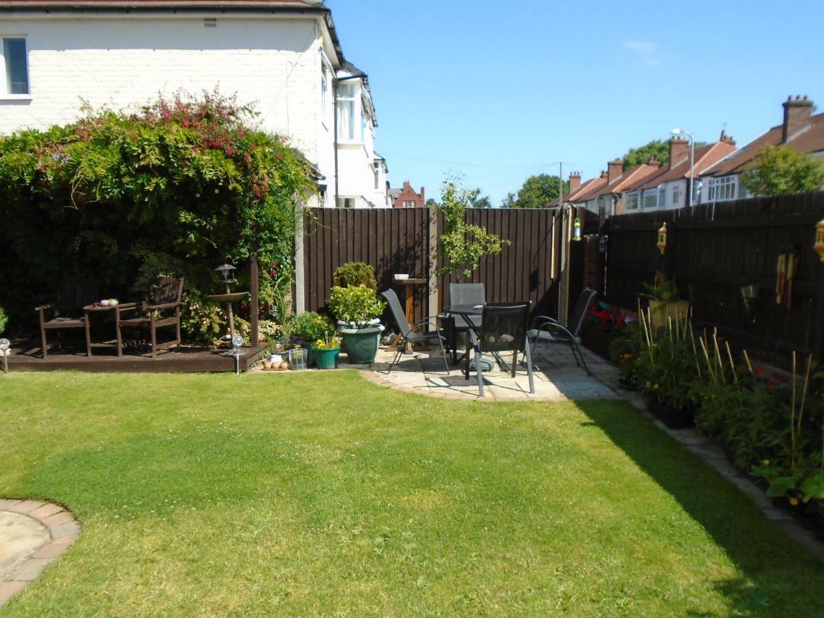 Tea In - Private - Quiet - Ground Floor - En-suite - Walk-in-shower *