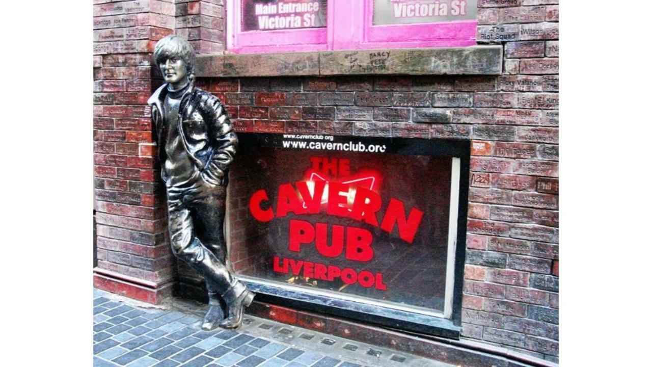 Oz Anfield - Canon Guest house Liverpool