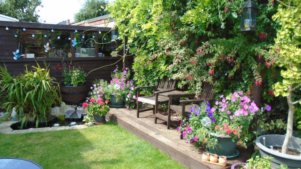 Homestay Tea In - Private - Quiet - Ground Floor - En-suite - Walk-in-shower