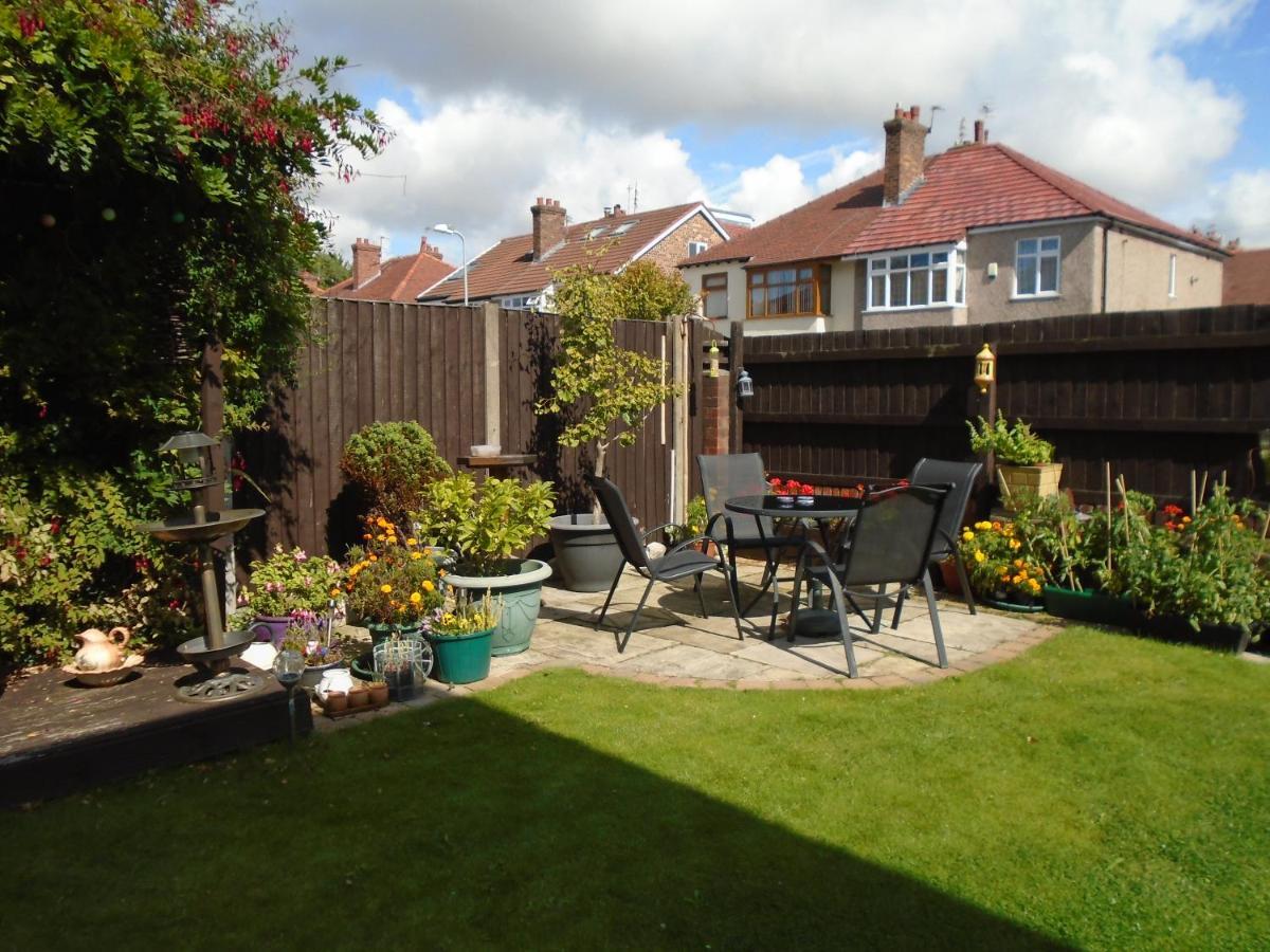Tea In - Private - Quiet - Ground Floor - En-suite - Walk-in-shower Homestay Liverpool