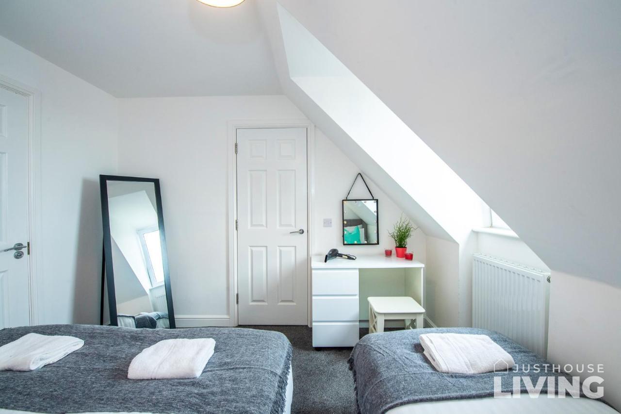 Holiday home New Modern Townhouse Close 2 Centre Private Parking Liverpool