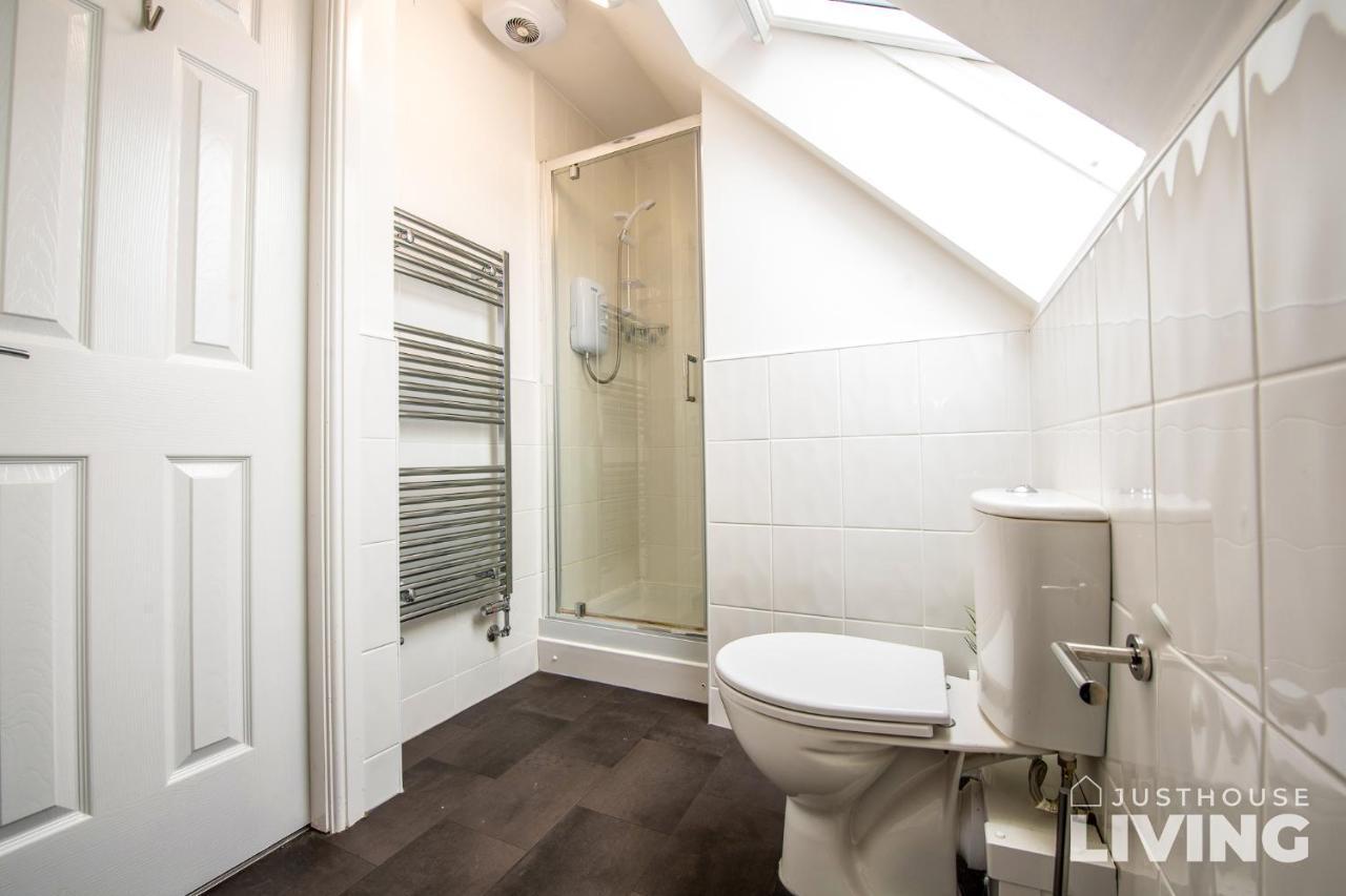 Holiday home New Modern Townhouse Close 2 Centre Private Parking