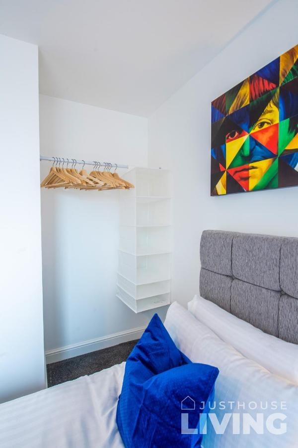 New Modern Townhouse Close 2 Centre Private Parking Liverpool
