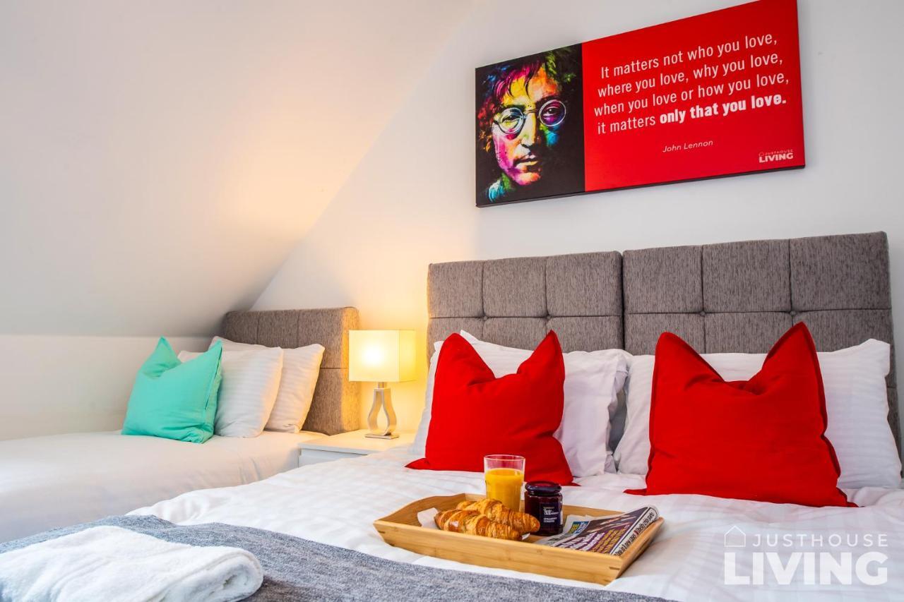 New Modern Townhouse Close 2 Centre Private Parking * Liverpool