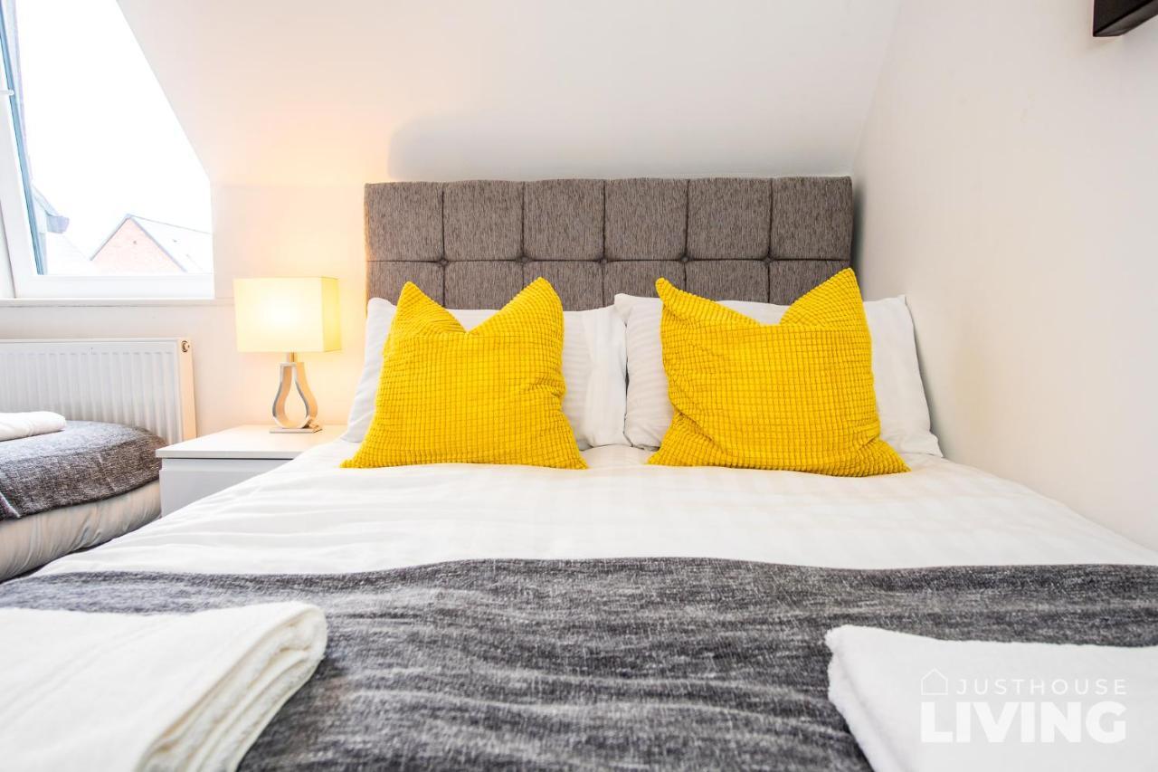 New Modern Townhouse Close 2 Centre Private Parking Holiday home Liverpool