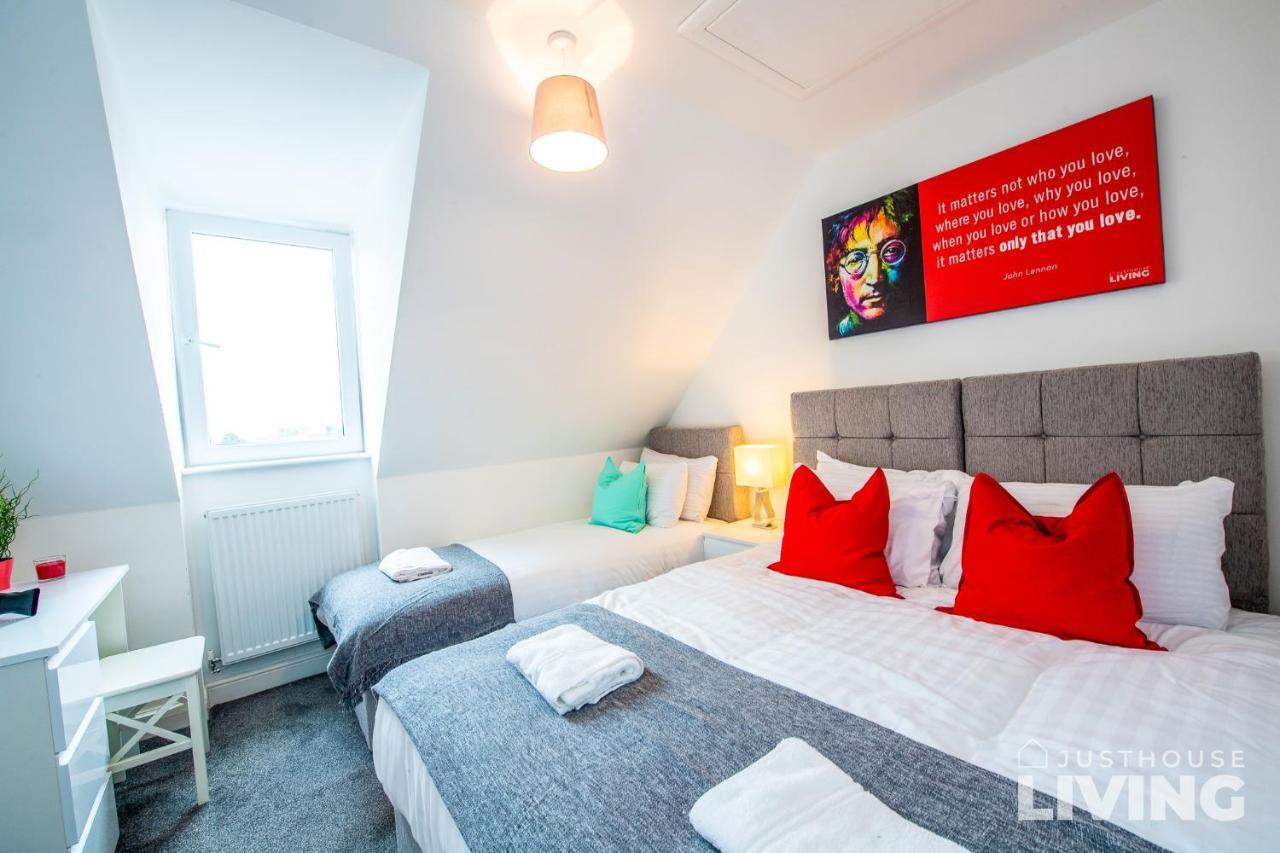 New Modern Townhouse Close 2 Centre Private Parking Holiday home Liverpool