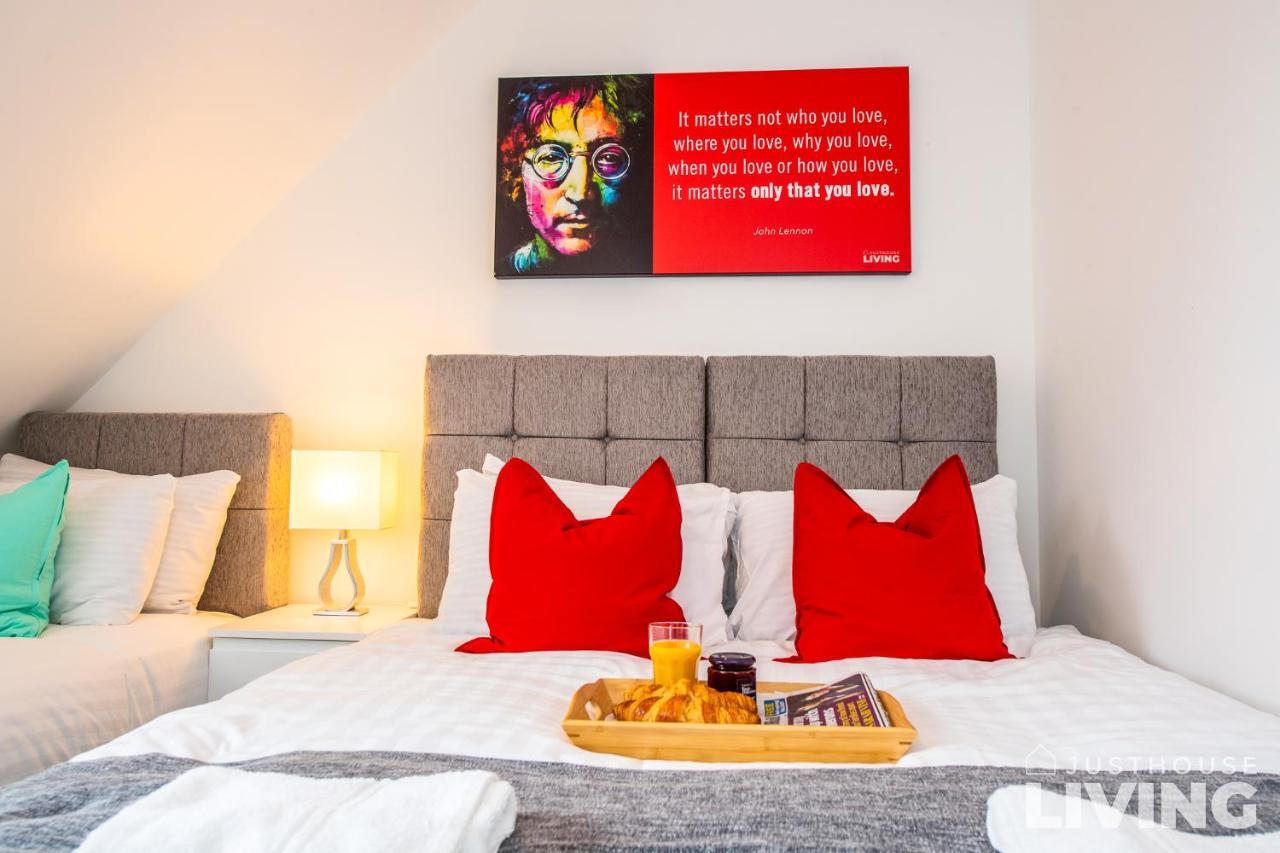 New Modern Townhouse Close 2 Centre Private Parking Liverpool