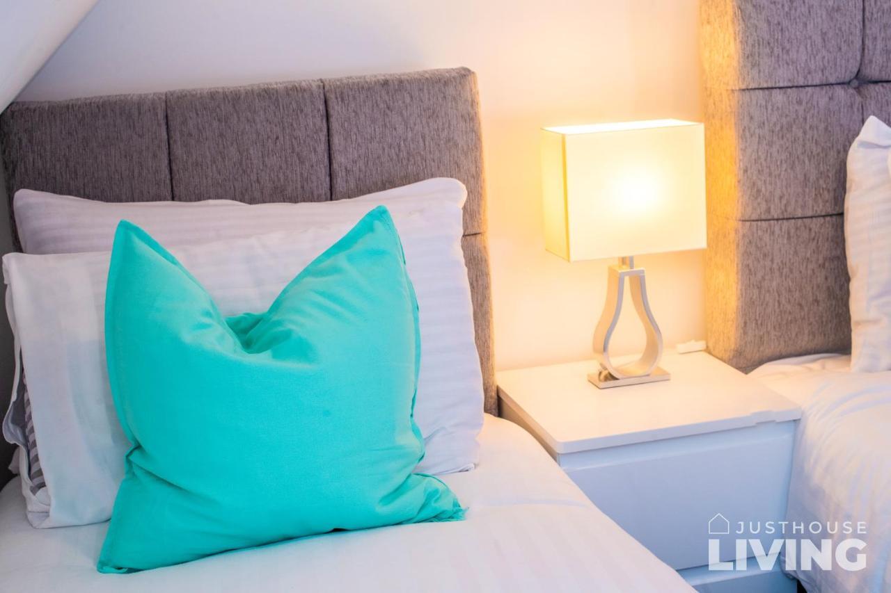 New Modern Townhouse Close 2 Centre Private Parking Liverpool