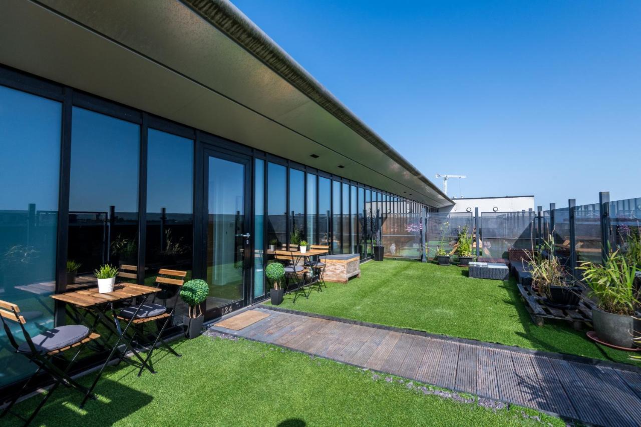 Stylish Penthouse Apt With Roof Garden