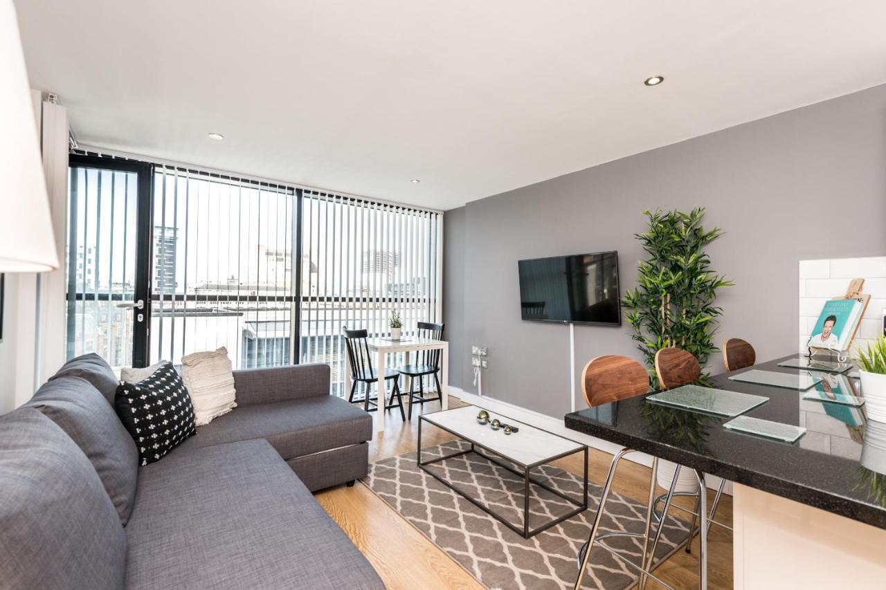 Stylish Penthouse Apt With Roof Garden Apartment *