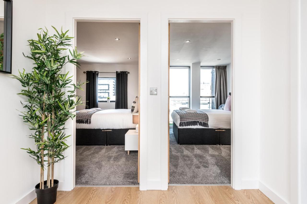 Stylish Penthouse Apt With Roof Garden Apartment *