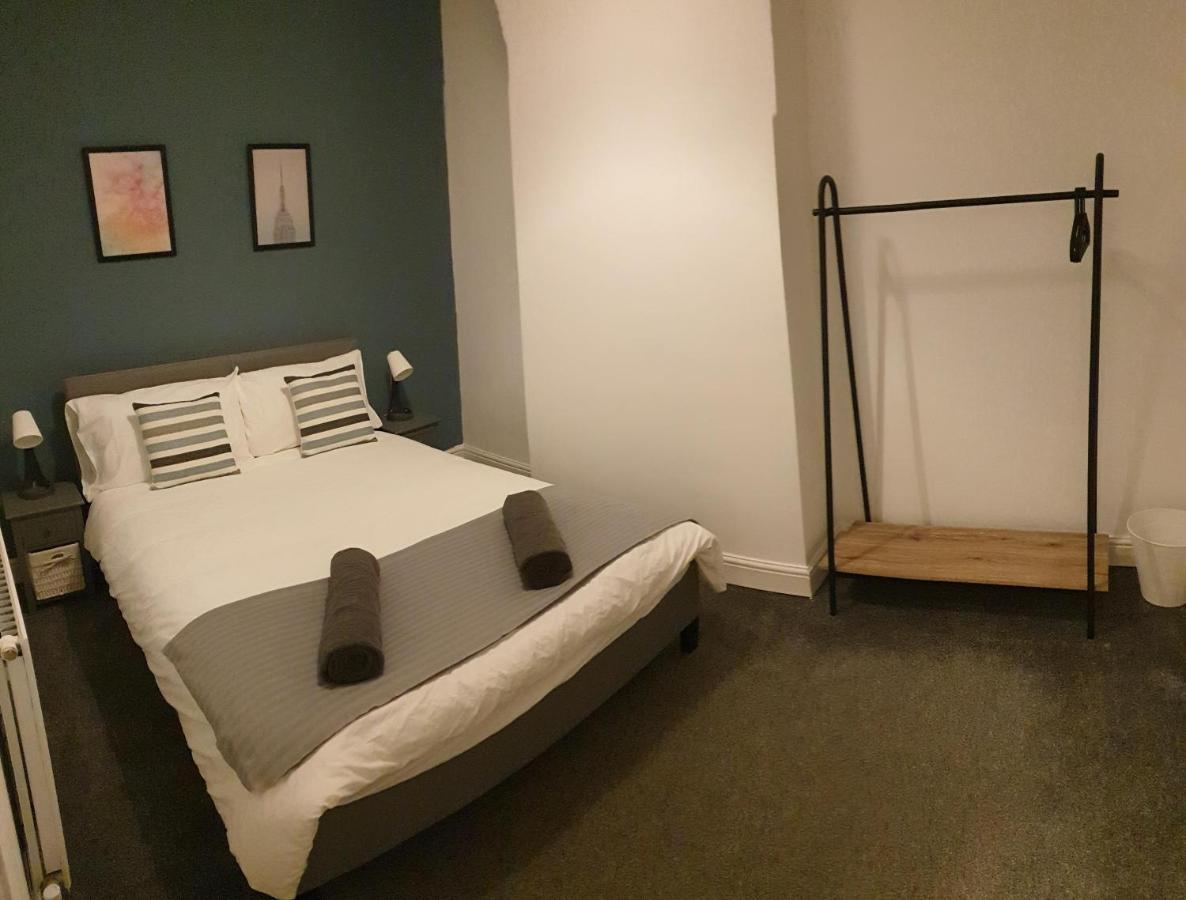 4 Bedrooms, Sleeps 10, Near Lfc & Efc Liverpool