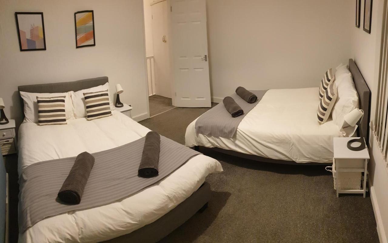 4 Bedrooms, Sleeps 10, Near Lfc & Efc Apartment