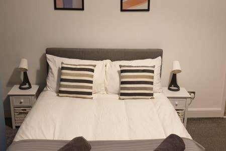 Apartment 4 Bedrooms, Sleeps 10, Near Lfc & Efc *