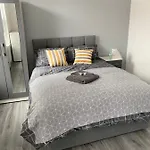 Woodcroft Short Stay Lets