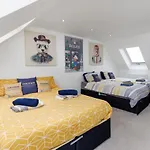 Homely New Build House With Anfield Stadium View