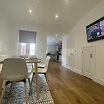 5 Bedroom House With Free Parking