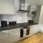 5 Bedroom House With Free Parking