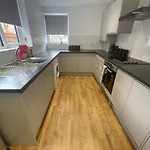 5 Bedroom House With Free Parking