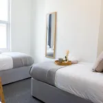 Conningsby House - Air Host & Stay - 6 Bedrooms In Anfield
