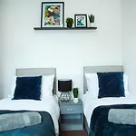 Spacious 3 Bed City Centre House For Large Groups And Contractors With Free Wifi By Amazing Spaces Relocations Ltd