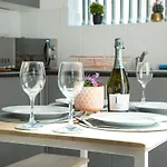 Spacious 3 Bed City Centre House For Large Groups And Contractors With Free Wifi By Amazing Spaces Relocations Ltd