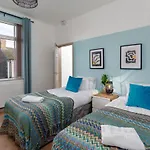 Hornsey House - Air Host & Stay - 5 Bedrooms Sleeps 10
