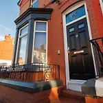 Hornsey House - Air Host & Stay - 5 Bedrooms Sleeps 10