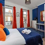 Hornsey House - Air Host & Stay - 5 Bedrooms Sleeps 10