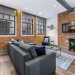 Host & Stay - Bands Warehouse V