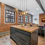 Host & Stay - Bands Warehouse V