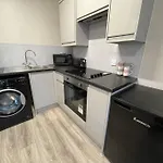 Hosted By Ryan - 1 Bedroom Apartment