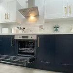 Air Host And Stay - Georgian Quarter - Falkner Square Apartment, 2 Bedroom Sleeps 4
