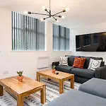 Host & Stay - The Rodney Courtyard